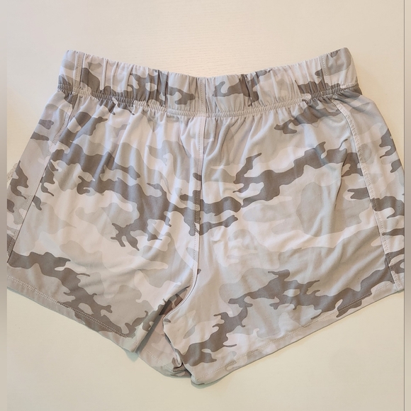 Athletic Works Women’s L 12-14 Buttery Soft Performance Gym Short Grey Camo - Picture 4 of 4